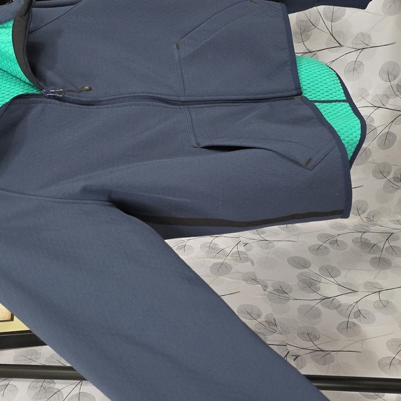 Nike Performance Jacket - Picture 9 of 14